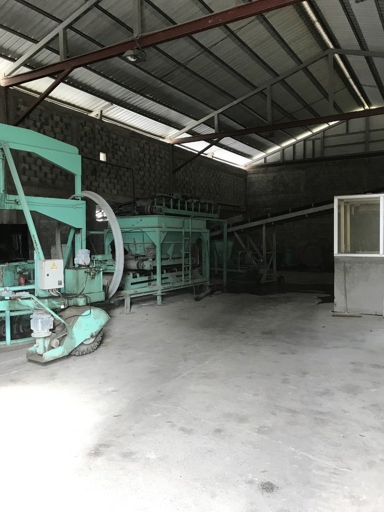 Manufacturer cement articles on 4.7 hectares - massive price reduction!