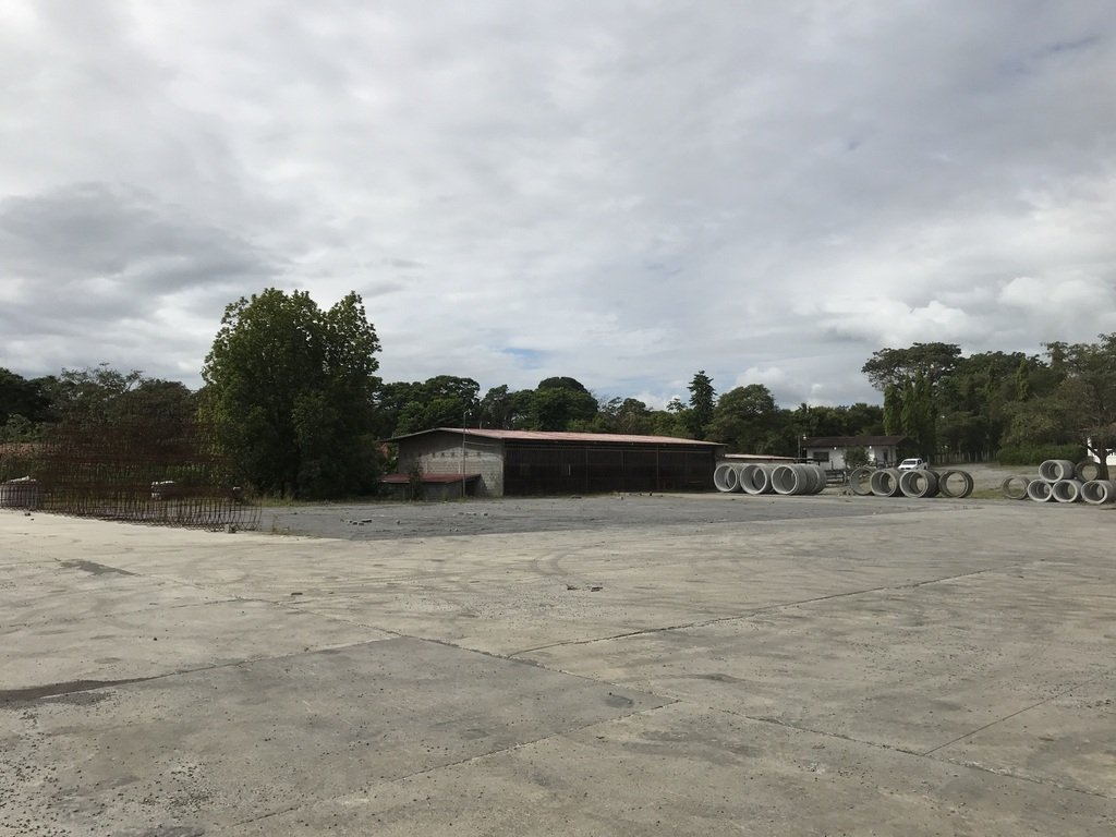 Manufacturer cement articles on 4.7 hectares - massive price reduction!