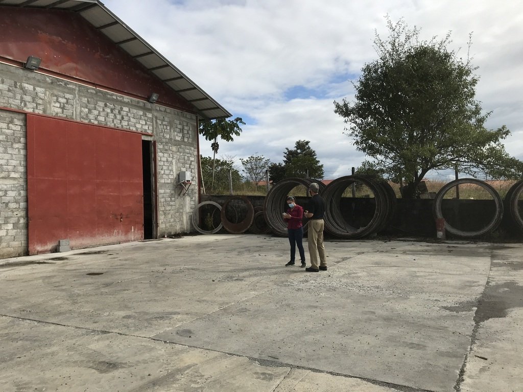 Manufacturer cement articles on 4.7 hectares - massive price reduction!