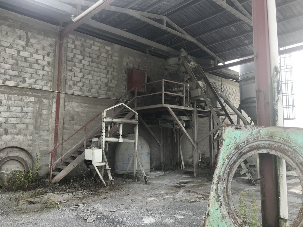 Manufacturer cement articles on 4.7 hectares - massive price reduction!