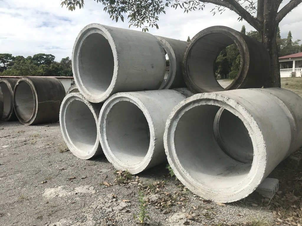 Manufacturer cement articles on 4.7 hectares - massive price reduction!