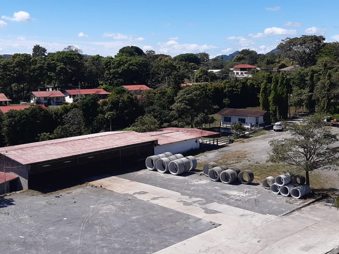Manufacturer cement articles on 4.7 hectares - massive price reduction!