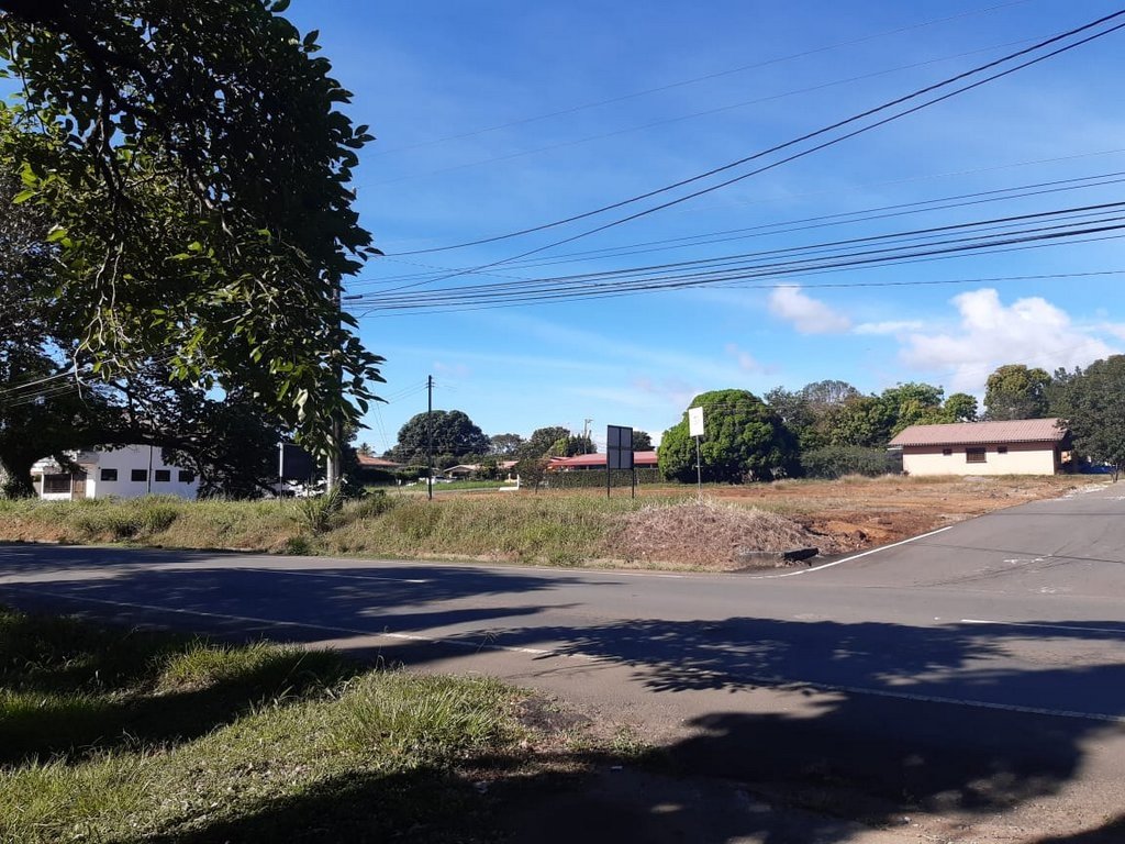 Area comercial en Algarrobos en la carretera hacia Boquete