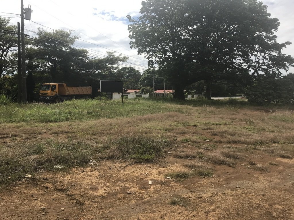 Area comercial en Algarrobos en la carretera hacia Boquete