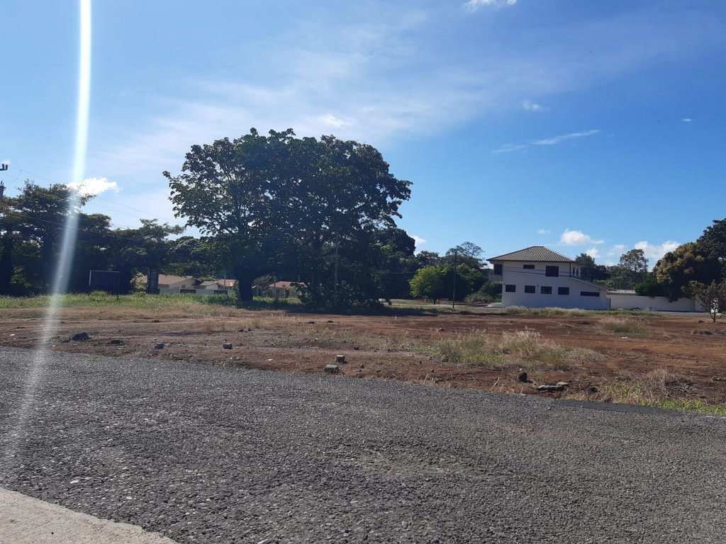 Area comercial en Algarrobos en la carretera hacia Boquete
