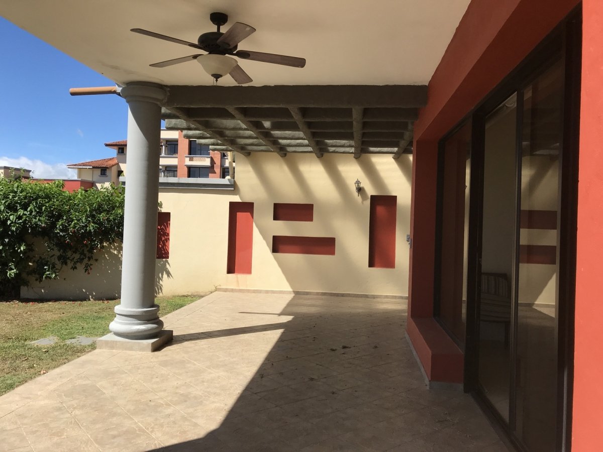 Cómodo apartamento en planta baja en Boquete Country Club