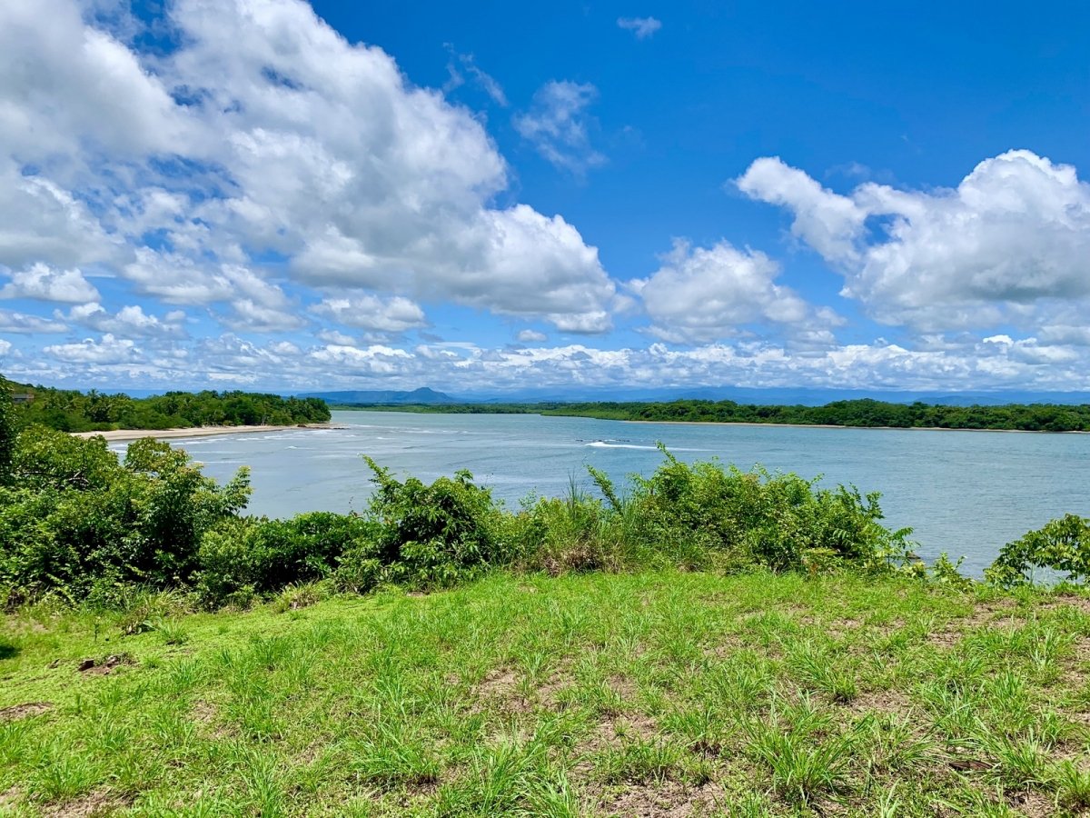 Ocean-front house in Boca Chica, owner financing available