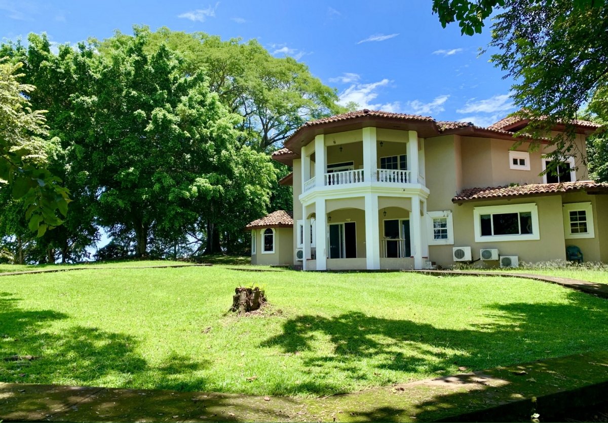 Ocean-front house in Boca Chica, owner financing available
