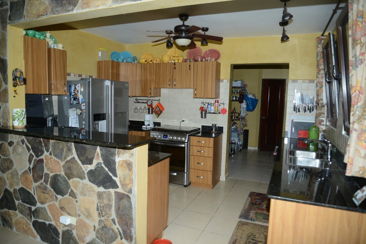 Spacious house in Altos del Maria with breath-taking views