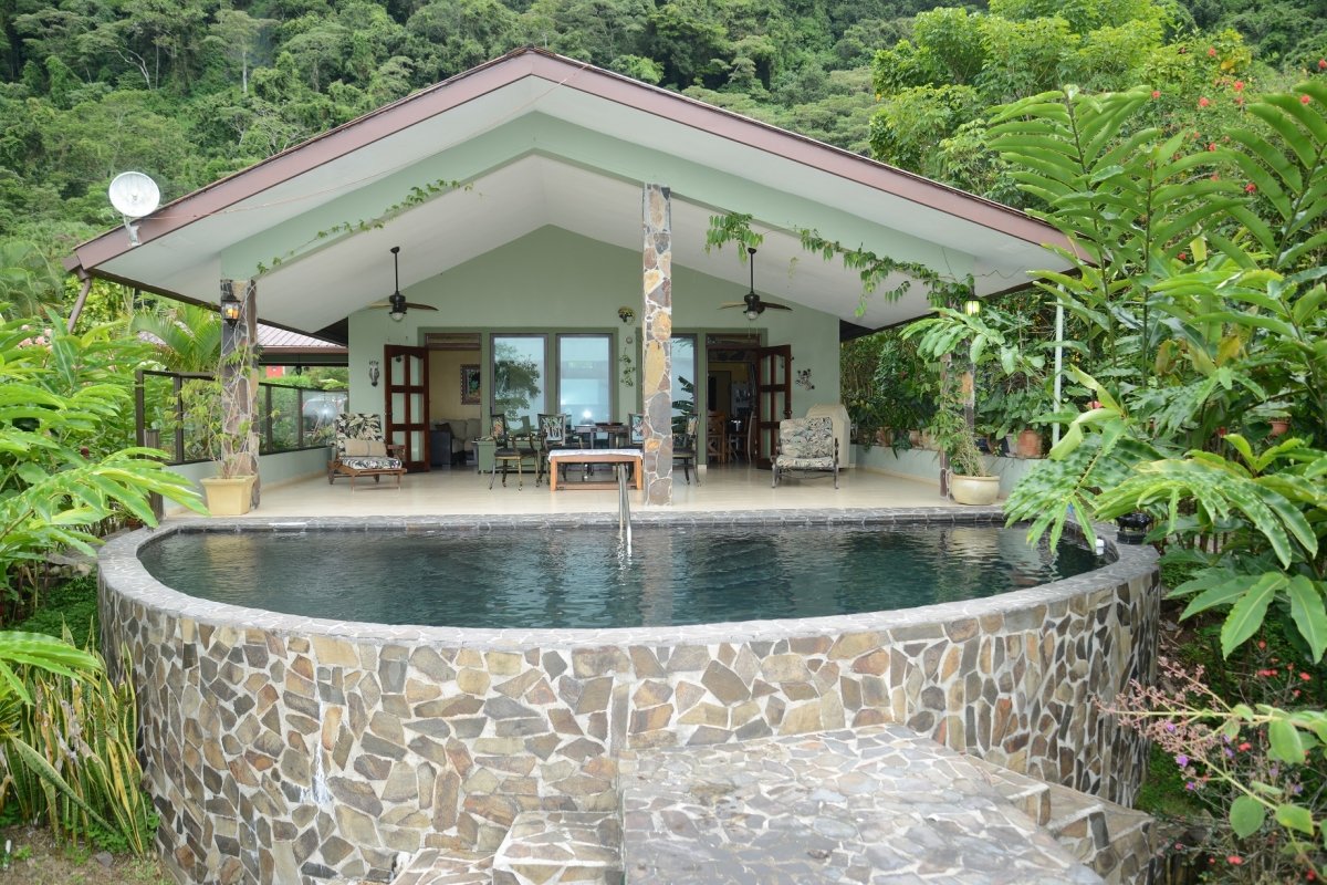 Spacious house in Altos del Maria with breath-taking views