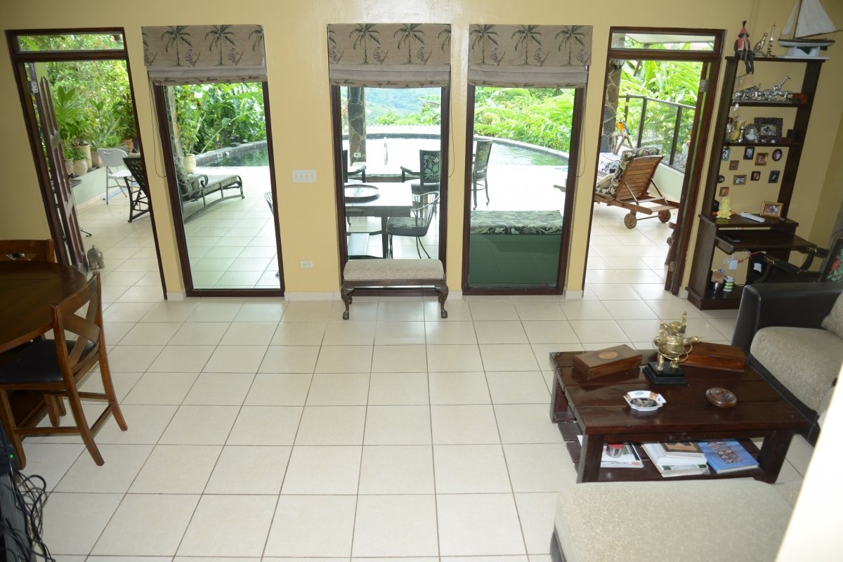 Spacious house in Altos del Maria with breath-taking views