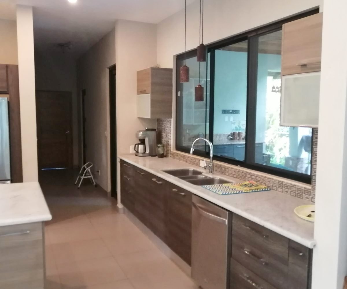 Gran casa de río y cabaña en 2 hectáreas cerca de Dolega en alquiler