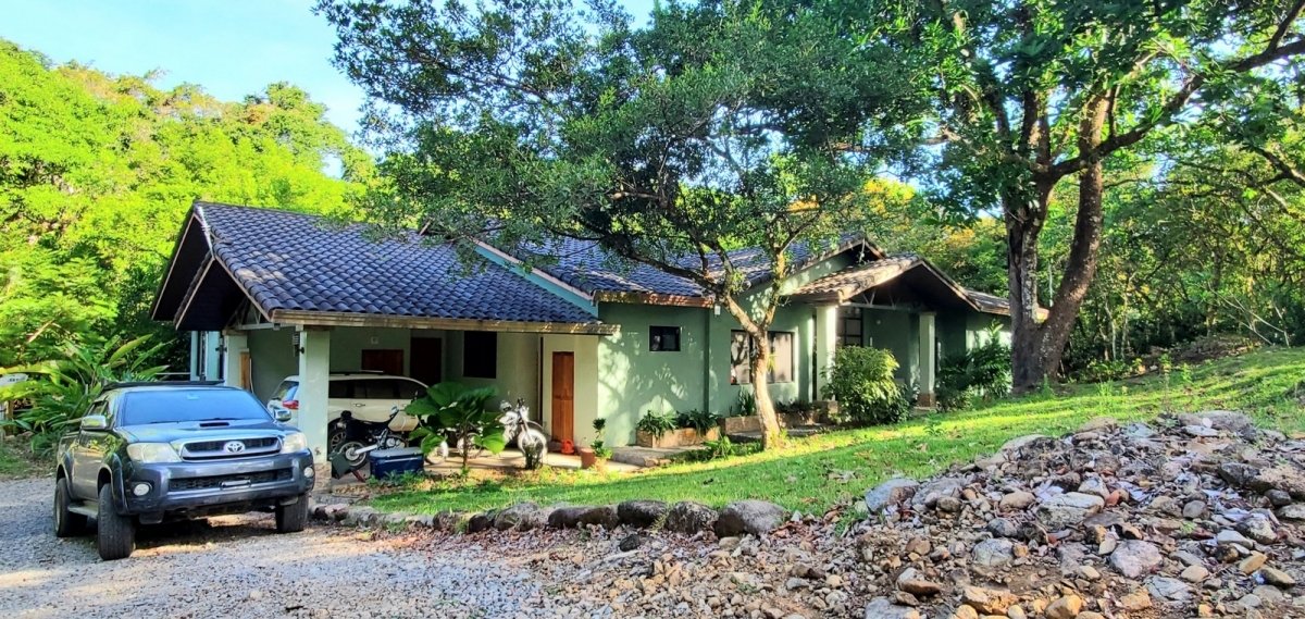 Gran casa de río y cabaña en 2 hectáreas cerca de Dolega en alquiler