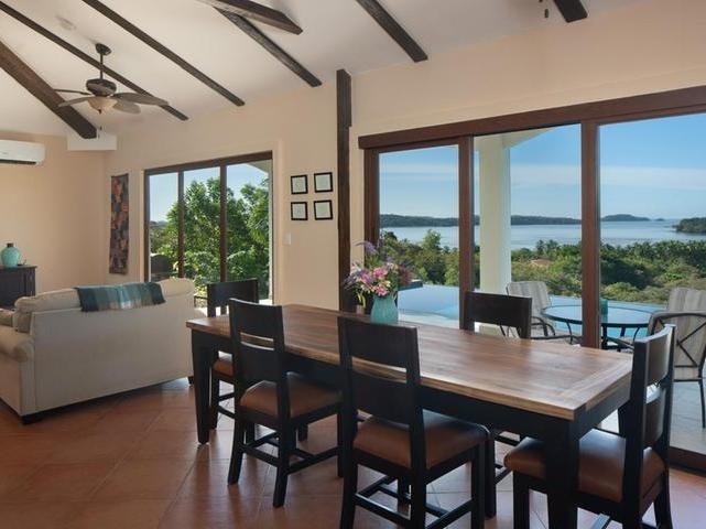 FABULOSA CASA CON VISTA AL MAR EN BOCA CHICA