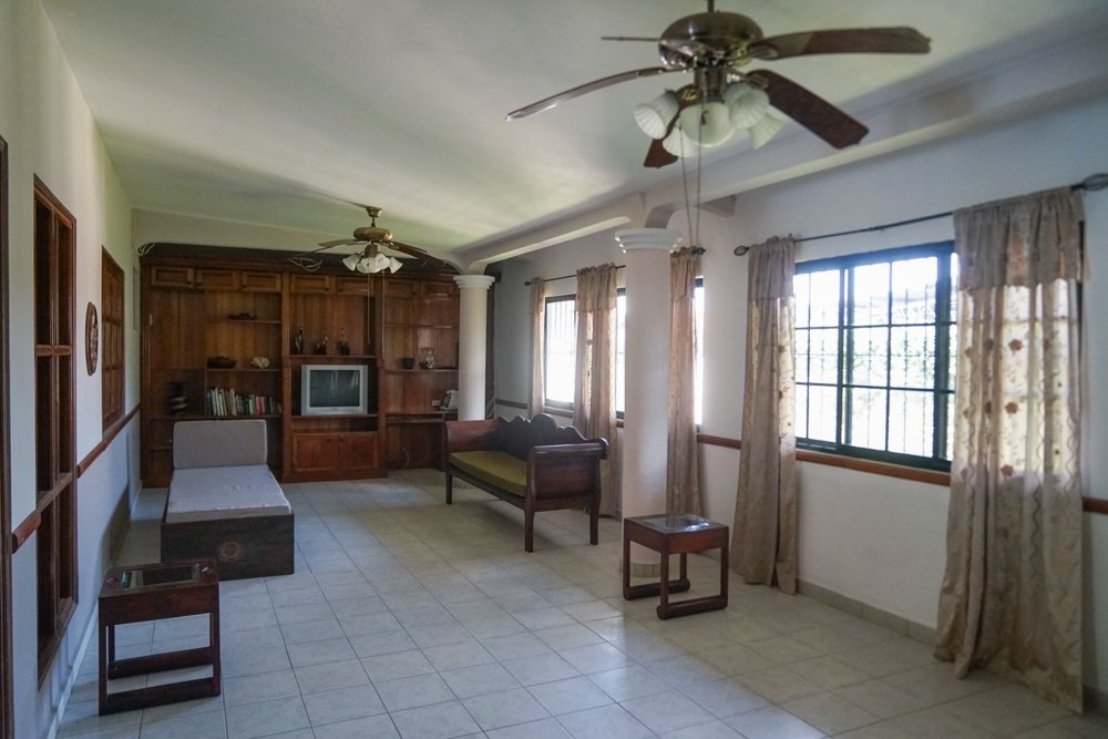 Lovely house with 2 guest houses, roof terrace and swimming pool