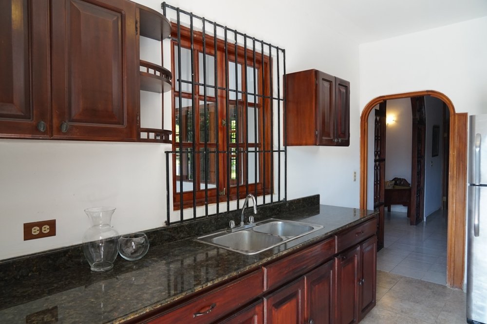 Lovely house with 2 guest houses, roof terrace and swimming pool