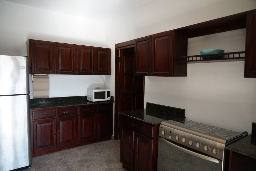 Preciosa casa con 2 casas de huéspedes, terraza en la azotea y piscina