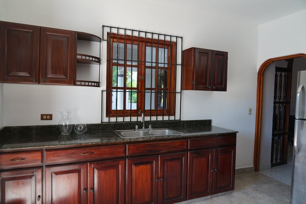 Preciosa casa con 2 casas de huéspedes, terraza en la azotea y piscina
