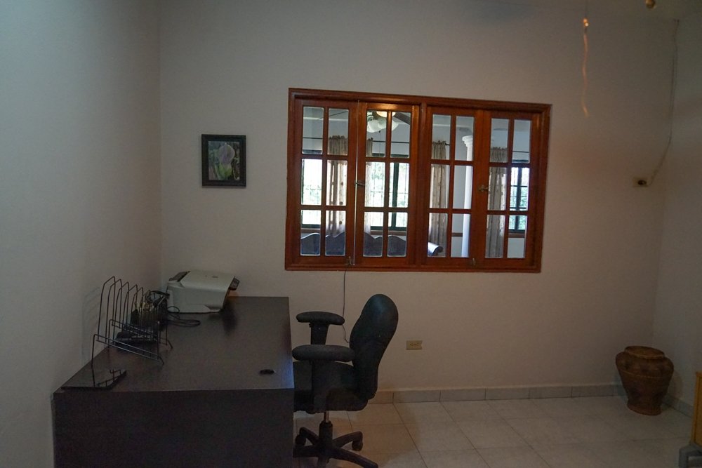 Preciosa casa con 2 casas de huéspedes, terraza en la azotea y piscina