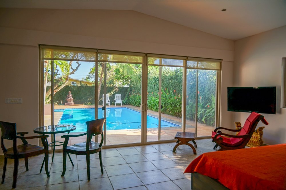 Preciosa casa con 2 casas de huéspedes, terraza en la azotea y piscina