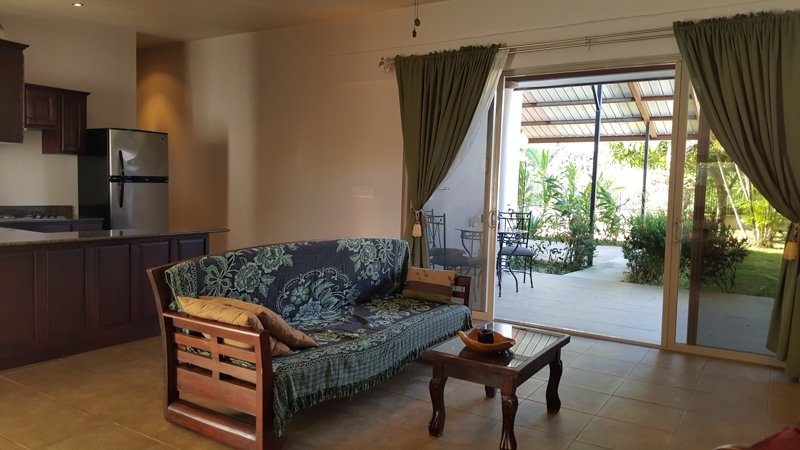 Preciosa casa con 2 casas de huéspedes, terraza en la azotea y piscina