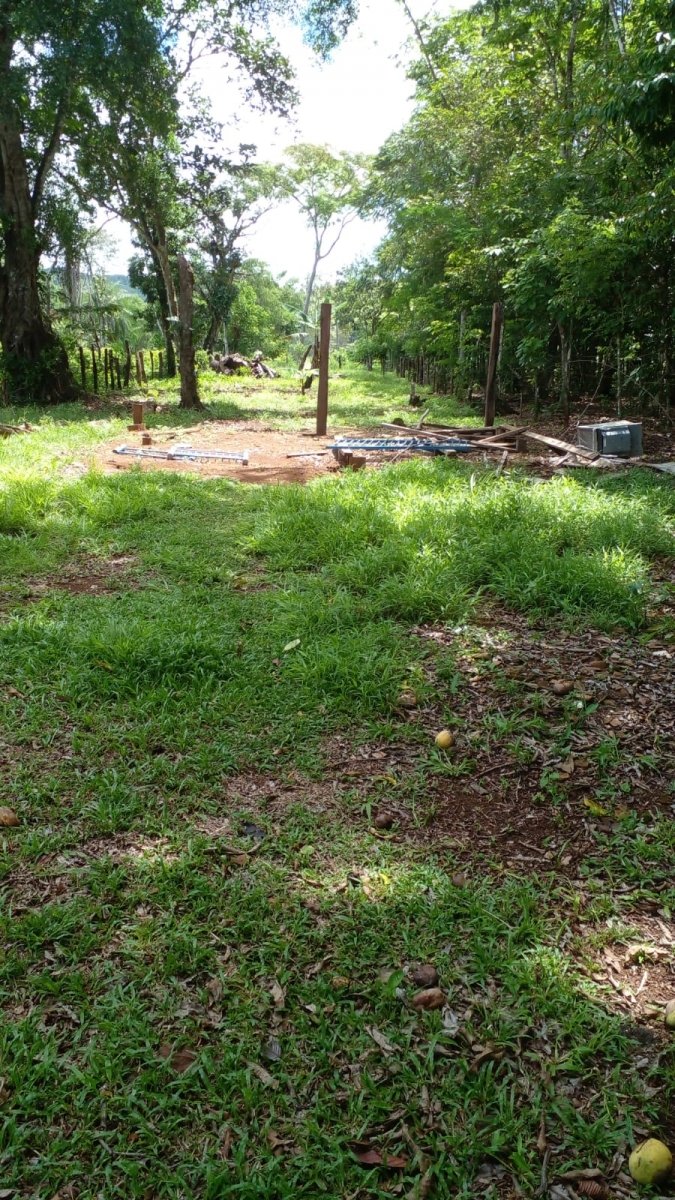 2 casas en casi una hectarea con arroyo en el suburbio de David