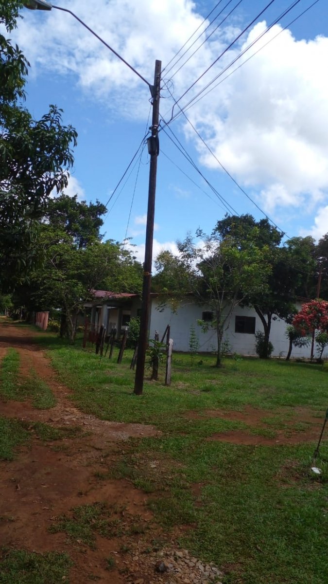 2 casas en casi una hectarea con arroyo en el suburbio de David
