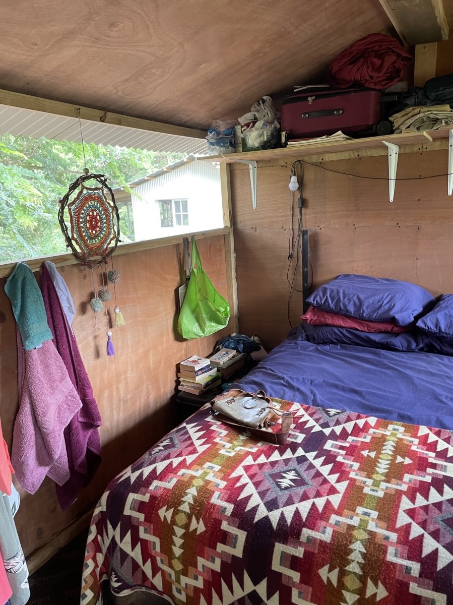Tiny house on 1.7 hectares on beautiful river Papayal