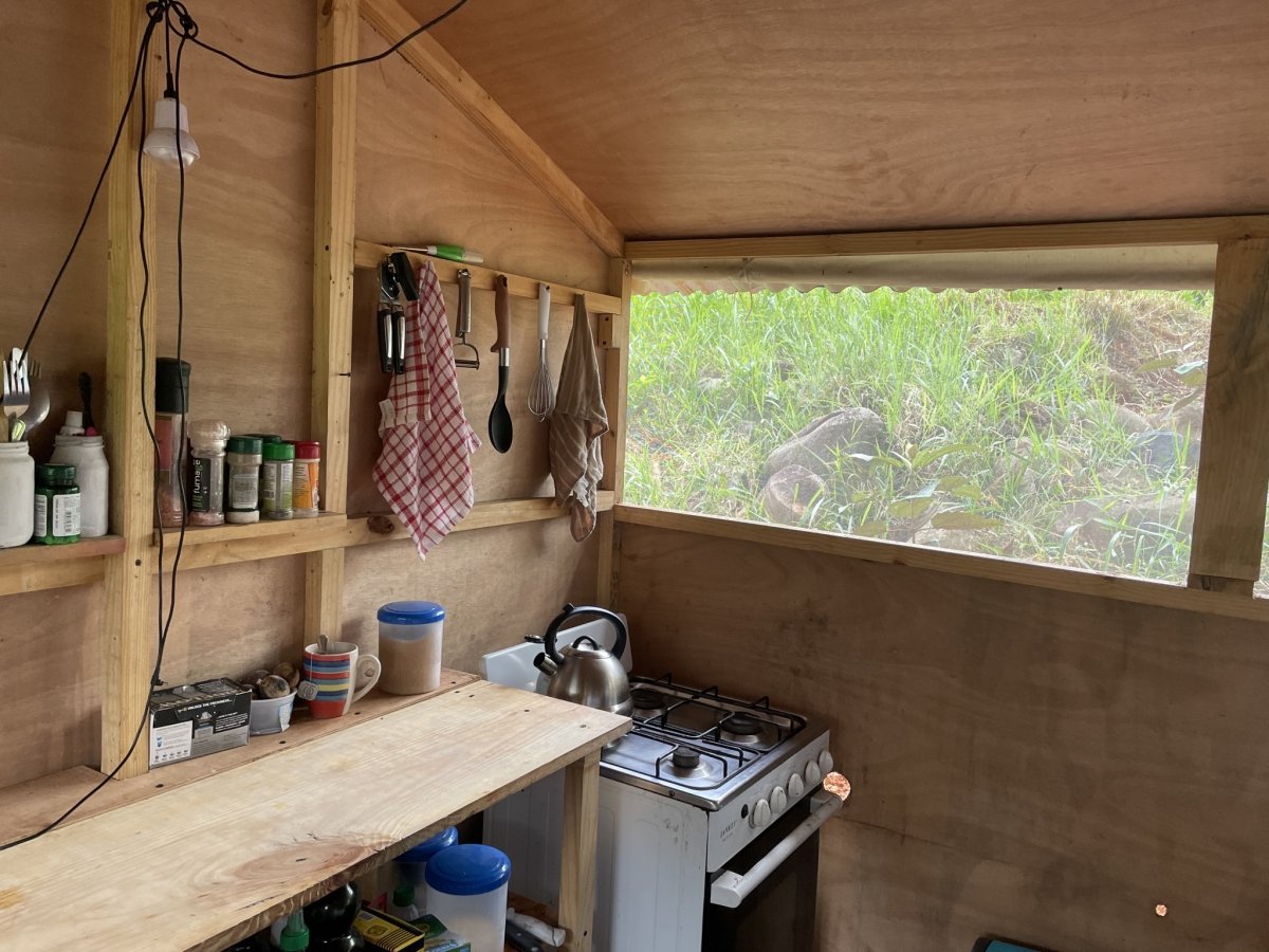 Tiny house on 1.7 hectares on beautiful river Papayal
