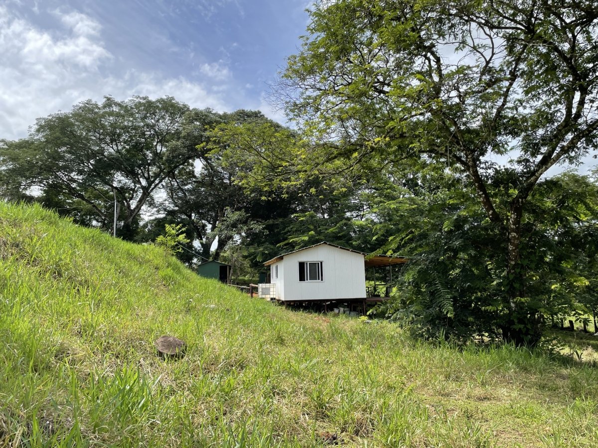 Tiny house on 1.7 hectares on beautiful river Papayal