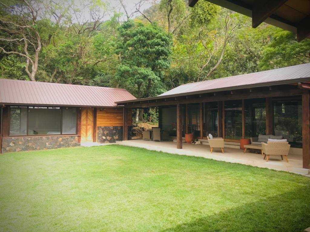 Villa Bali in Altos del Maria - exquisite craftmanship with ocean and mountain views