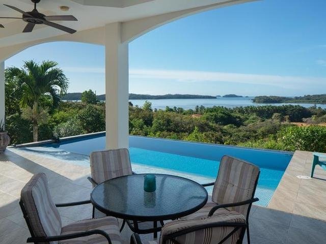 FABULOSA CASA CON VISTA AL MAR EN BOCA CHICA