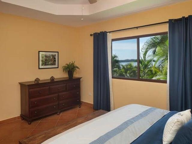 FABULOSA CASA CON VISTA AL MAR EN BOCA CHICA