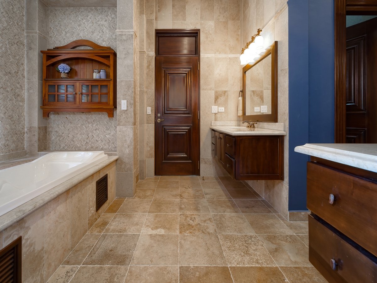 Majestuosa mansión, magníficamente construida con grandes detalles arquitectónicos.