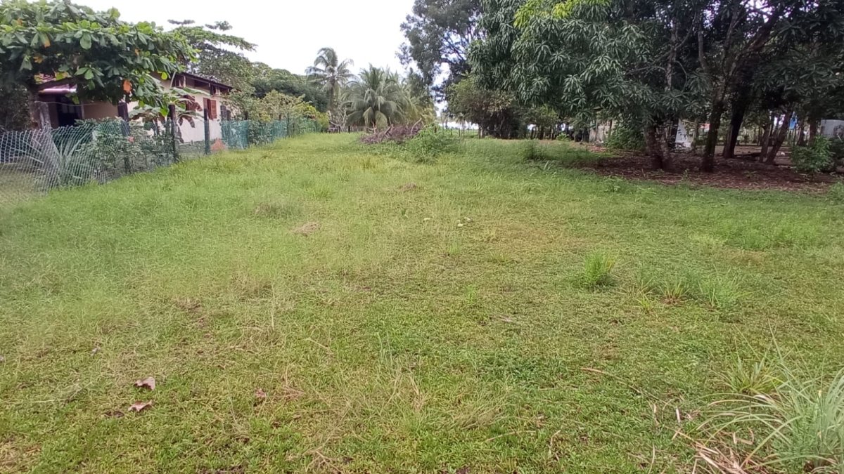 Lagoon lot next to Las Lajas beach