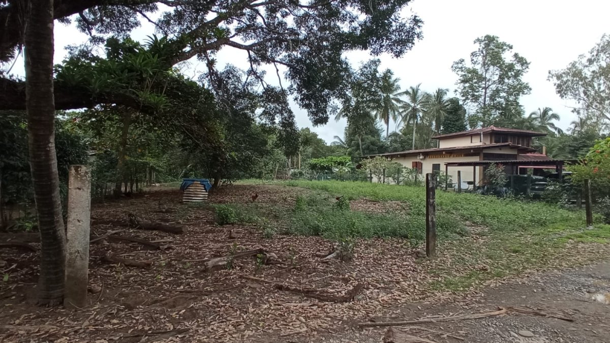 Lagoon lot next to Las Lajas beach