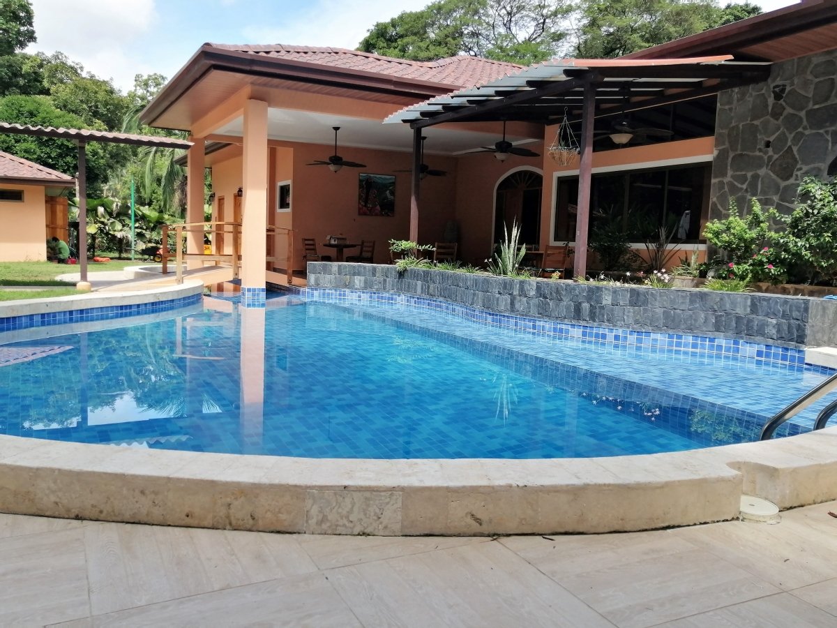 Hotel boutique rentable y consolidado en David