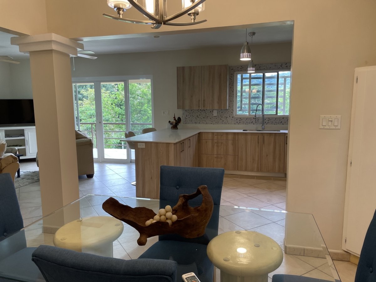 Upgraded Lakeside Home in David - financing available