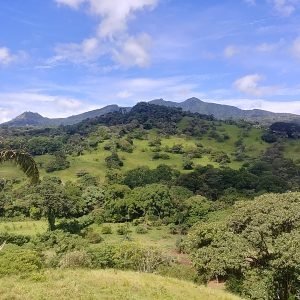 2 hectares with mountain-view near Santa Fe and Mulaba River