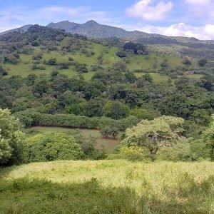2 hectares with mountain-view near Santa Fe and Mulaba River