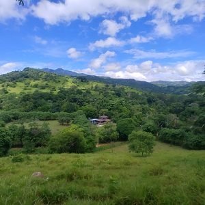 2 hectares with mountain-view near Santa Fe and Mulaba River