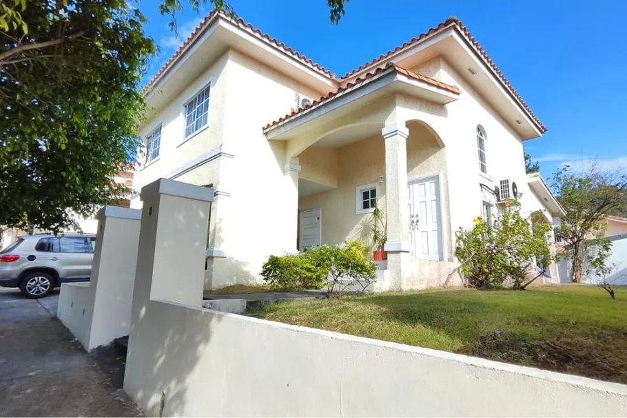 Venta de casa en Fuente del Fresno, San Miguelito