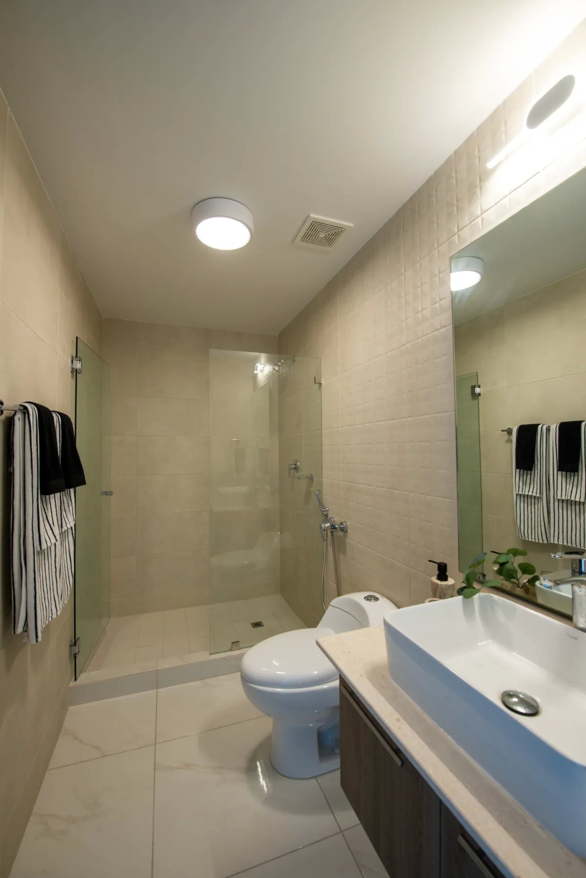 Exclusivo en Edison Park  Pacific Park Towers (142m²) – $345,100
