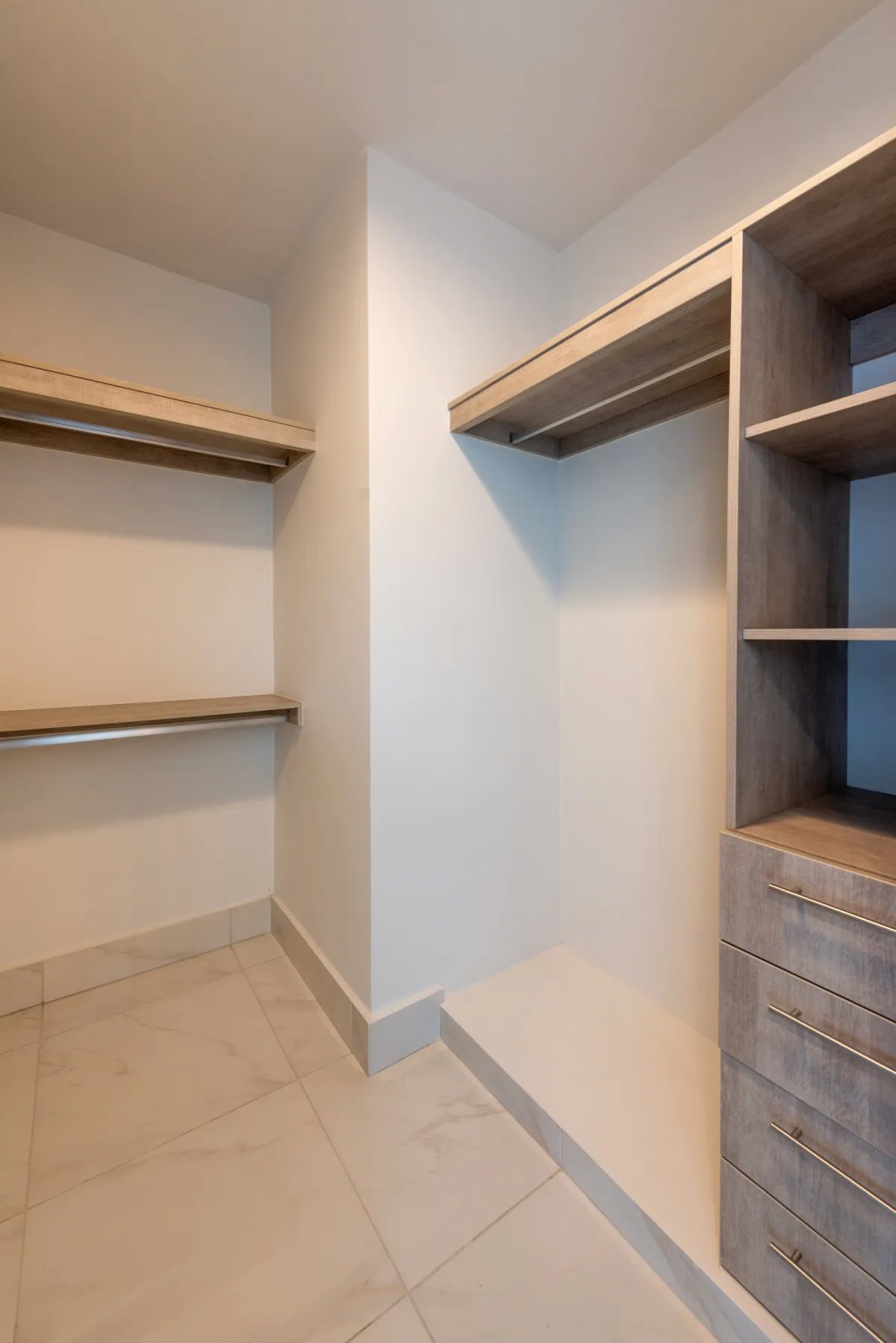 Exclusivo en Edison Park  Pacific Park Towers (142m²) – $345,100
