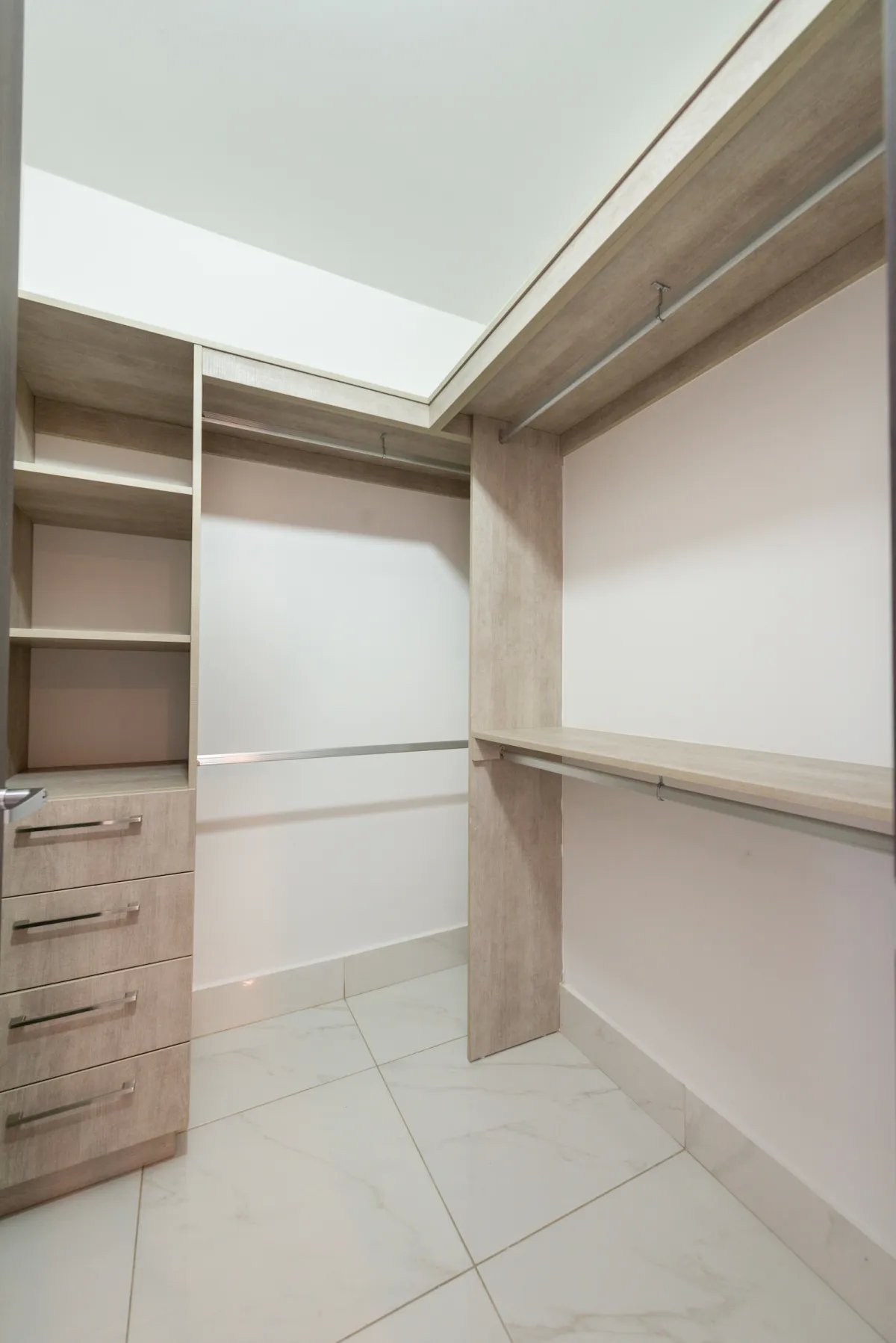 Lujo y Amplitud en Edison Park  Pacific Park Towers (162m²) – $409,500