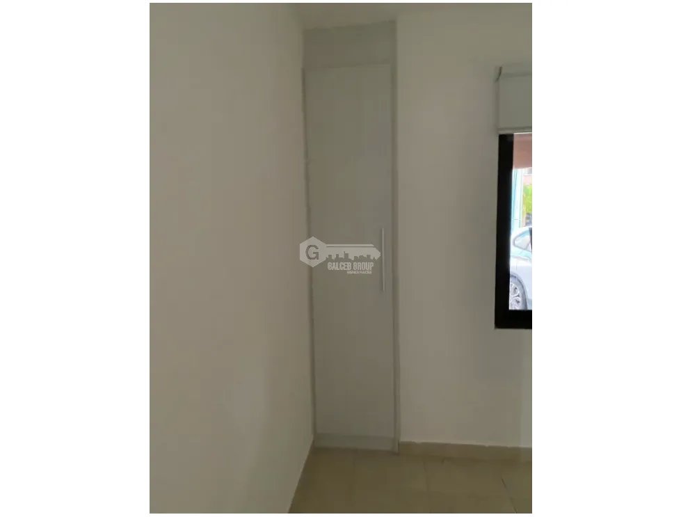 SE VENDE CASA EN VERSALLE I DE 4 HABITACIONES 300M CON TERRAZA