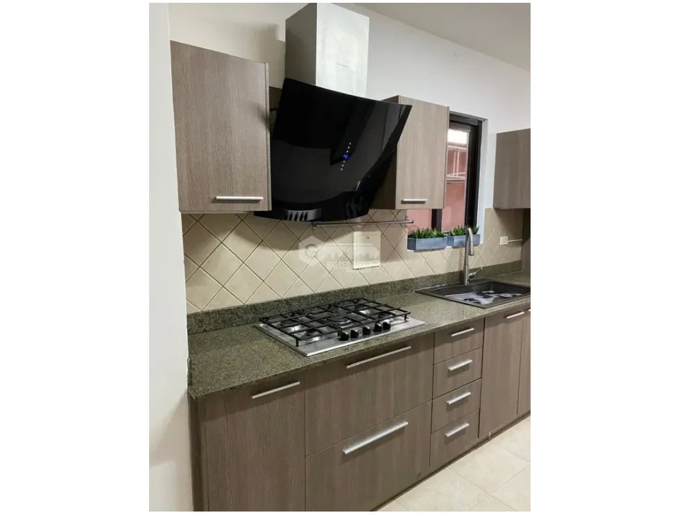 SE VENDE CASA EN VERSALLE I DE 4 HABITACIONES 300M CON TERRAZA
