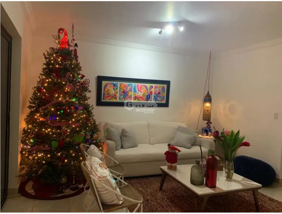 SE VENDE CASA EN VERSALLE I DE 4 HABITACIONES 300M CON TERRAZA