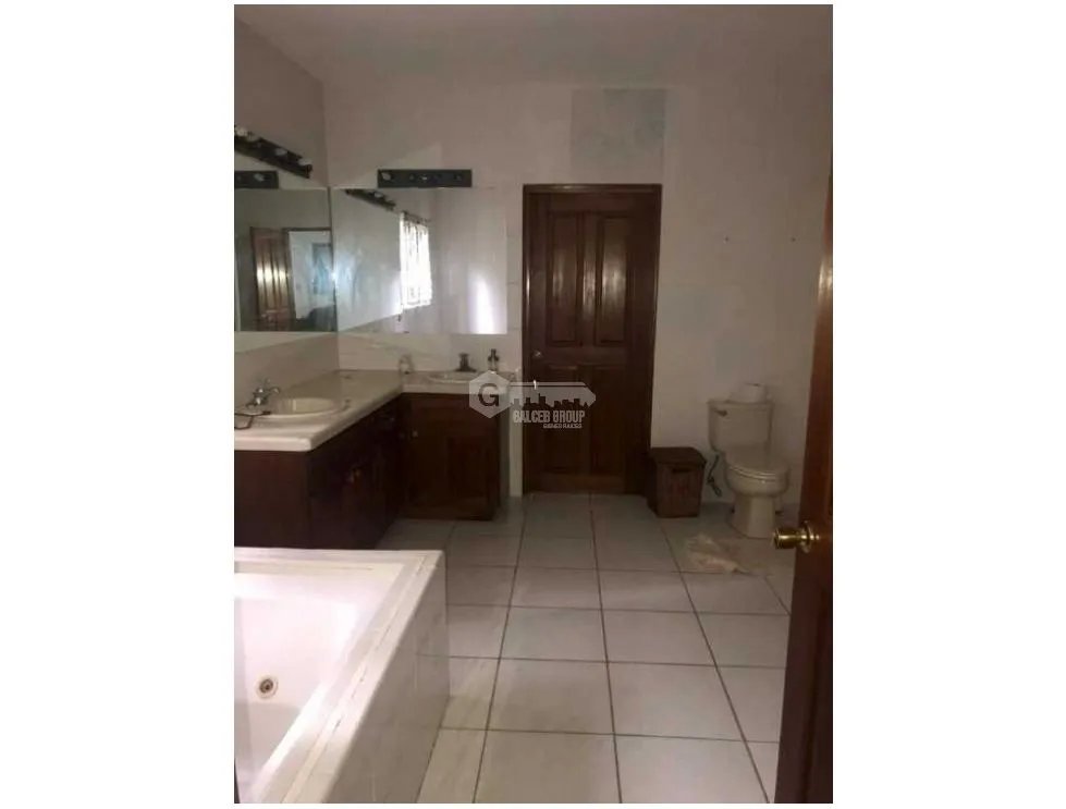 SE VENDE FINCA CON  3 CASAS A LA ORILLA DEL RIO 5 HECTAREAS EN CHAME