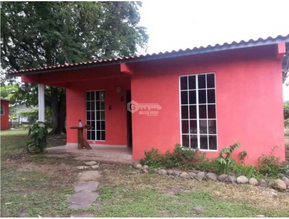 FOR SALE: PROPERTY WITH 3 HOUSES ON THE RIVERBANK - 5 HECTARES IN CHAME